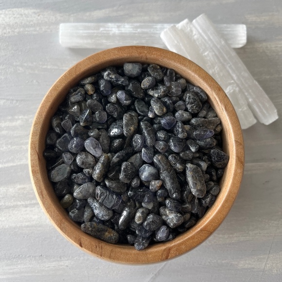 Iolite Chips (jar) - Picture 1 of 6